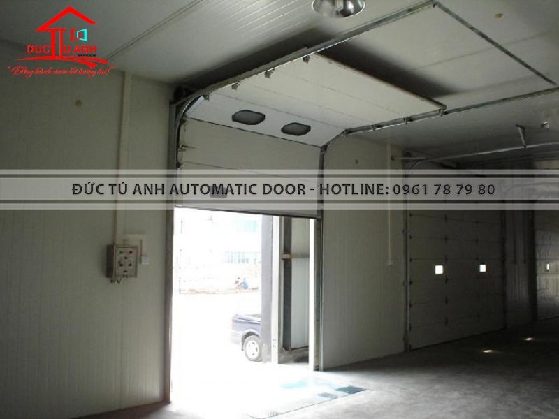 Các loại cửa trượt trần overhead của Đức Tú Anh Door