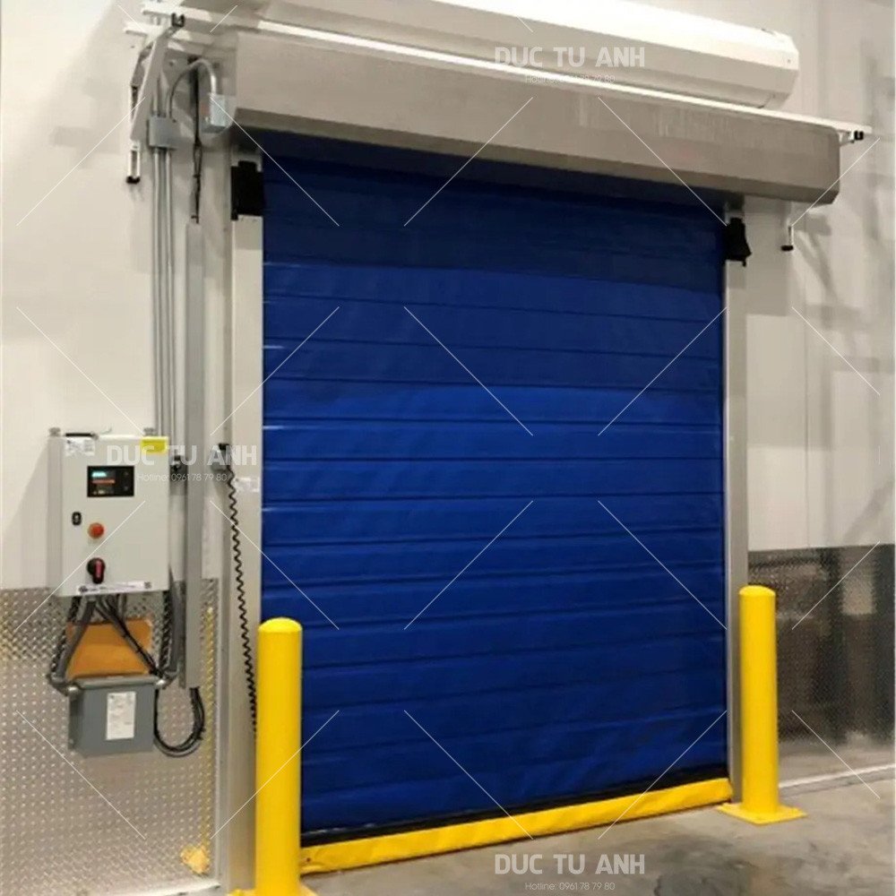 Ưu điểm nổi bật của cửa cuốn kho lạnh so với cửa trượt panel truyền thống