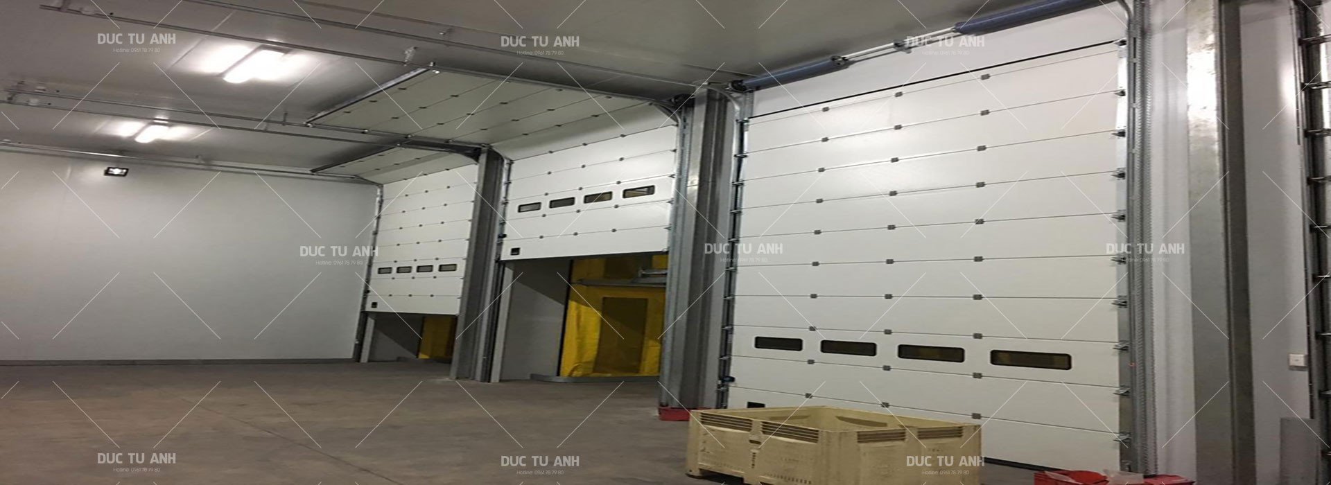 Cửa trượt trần Overhead Door