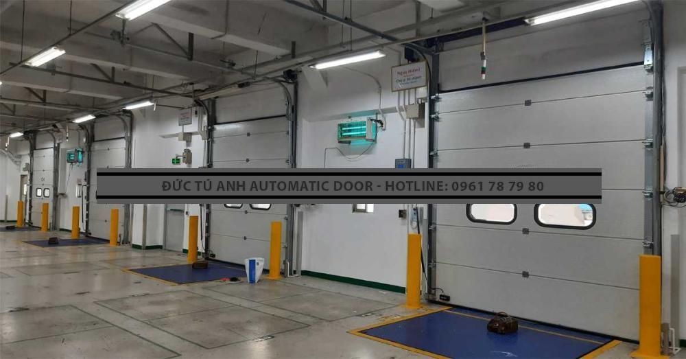 Mua cửa trượt trần ở đâu uy tín